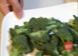 Illustration of how to cook broccoli with potato sticks 3
