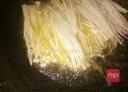 Illustration of how to make fried enoki mushrooms 5