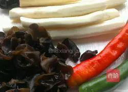 clear Illustration of how to make fried yam shreds 1