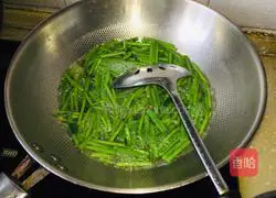 Illustration of how to cook sweet potato stems 2