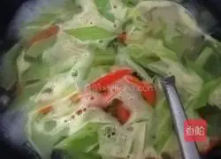 Illustration of how to make stir-fried small green bamboo shoots 1