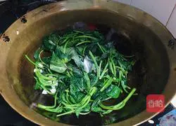 Illustration of how to make garlic sweet potato leaves 4