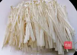 Illustration of how to steam enoki mushrooms with garlic vermicelli 3