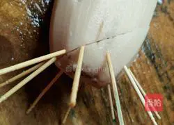 Illustration of how to make glutinous rice lotus root 5