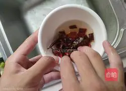 Illustration of how to stir-fry lettuce 2