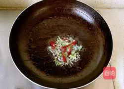 Illustration of how to make fried celery with dried fragrant celery 4