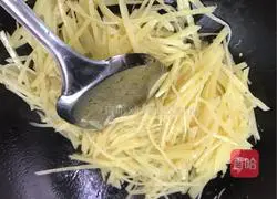 Illustration of how to make tomato and potato shreds 5