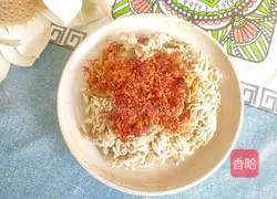 Illustration of how to steam locust flowers 16