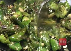 Saute garlic and green pepper Illustration of how to do it 10