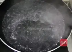 Illustration of how to cook broccoli and fungus 4