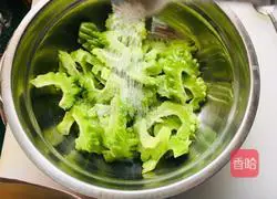 Illustration of how to make cold bitter melon 5