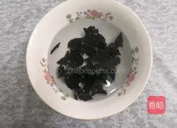 Three herbs Illustration of how to make fried fungus with lettuce 6