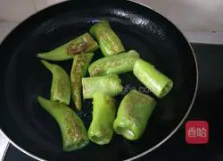 Illustration of how to braise peppers with soy sauce 6