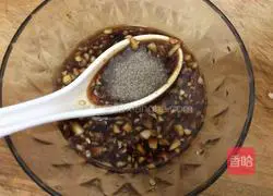 Illustration of how to make cold shredded chicken breast with reduced fat content 8