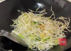 Illustration of how to stir-fry mung bean sprouts 5