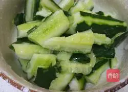 Illustration of how to make fungus mixed with cucumber 2