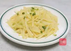 Illustration of how to make spicy and sour potato shreds 11