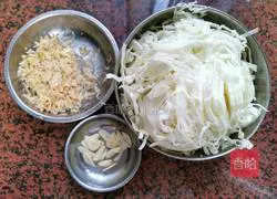 Illustration of how to make fried cabbage with shrimp skin 2