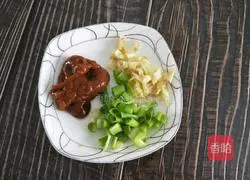 Illustration of how to braise peppers in sauce 3