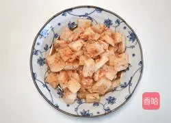 Illustration of how to make spicy radish cubes 4