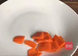 Illustration of how to stir-fry mushrooms with green pepper 3