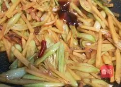 Illustration of home-style fried beans with shredded potatoes 13