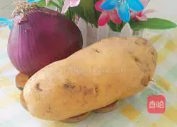 Illustration of how to make fried onions and potatoes 1