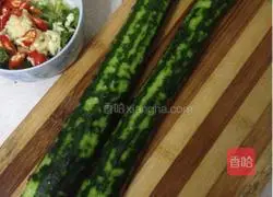 Illustration of how to make cold cucumber 1