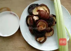 Shitake mushrooms Illustration of how to stir-fry celery 1