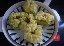 Illustration of making cabbage dumplings without flour 18