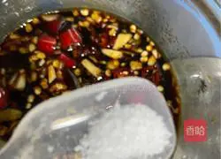 Illustration of how to make spicy and sour lotus root slices 3