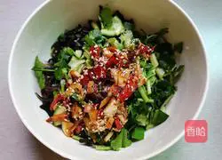 Illustration of how to make cucumber mixed with shredded fungus 12