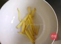 Illustration of how to make chopped pepper and cabbage 3