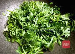 Illustration of how to make stir-fried chrysanthemum 4