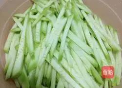 Illustration of how to make fried zucchini and shredded beans 1