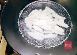 Illustration of how to make fried fungus with light salt yam 2