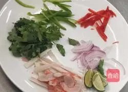 Illustration of how to make Nanyang seafood vermicelli 3