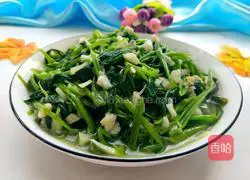 Illustration of how to make garlic water spinach 1
