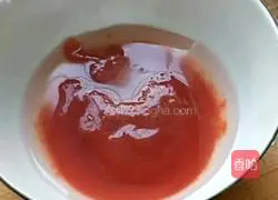 Illustration of how to make chrysanthemum and oyster mushrooms in tomato juice 8