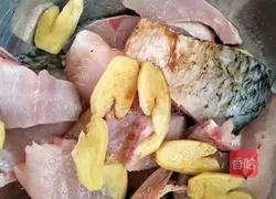 Illustration of the improved version of grilled fish cubes 1