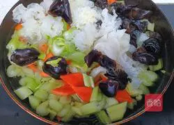 Illustration of how to make cold white fungus 6