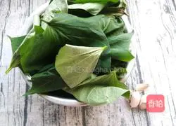 Illustration of how to make garlic sweet potato leaves 1