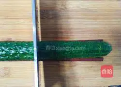 Illustration of how to make coir raincoat cucumber 2