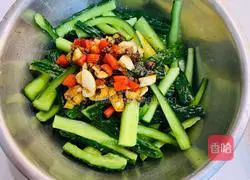 Illustration of how to make pickled cucumbers 9