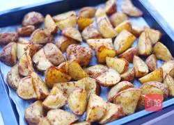 Illustration of how to make roasted potato wedges 10