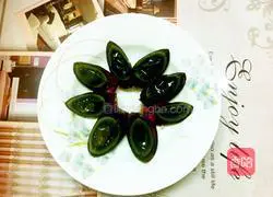 Illustration of how to make green pepper and preserved eggs 3