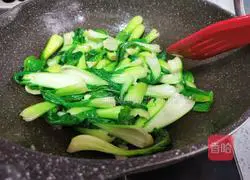 Illustration of how to stir-fry baby greens 5