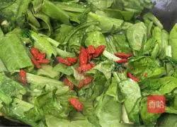 Illustration of how to make wolfberry lettuce leaves 5