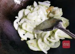 Illustration of how to make fried pumpkin with shrimp skin 4