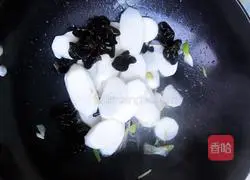 Illustration of how to make fried fungus with long yam 6